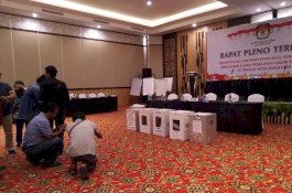 Baru 5 Kecamatan Tuntas, KPU Makassar Rapat Pleno di Depan Mapolda Sulsel