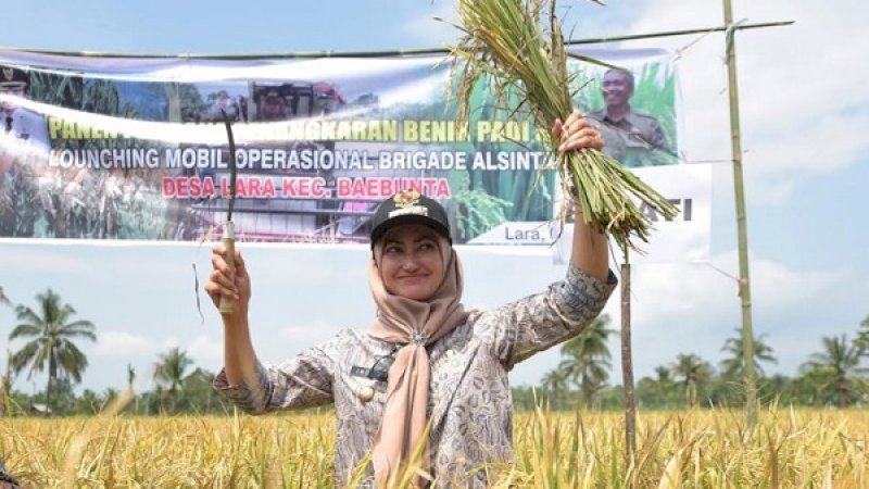 Bupati Lutra, Indah Putri Indriani.