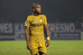 Sialnya Anderson Salles, Dua Kali Penaltinya Digagalkan Rivky Mokodompit