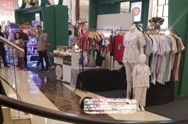 Hanya Pakai Celana Dalam Merah, Mahasiswi Ini Loncat dari Lantai 4 Mal Usai Makan Pizza Bareng Ibu