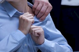 Diduga Perkosa Siswa, Ibu Guru SD Digelandang ke Kantor Polisi