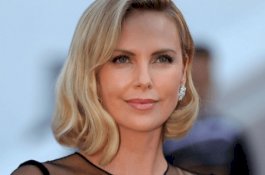 Kebanyakan Ngakak saat Nonton Film, Charlize Theron Dilarikan ke Rumah Sakit
