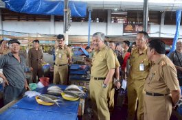 Hari Pertama Puasa, Bupati Pinrang Pantau Harga Sembako