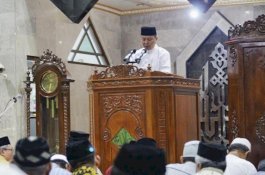 Salat Tarawih di Masjid Agung Al-Umaraini, Ini Pesan Bupati Kepulauan Selayar