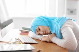 Alasan Sering Mengantuk dan Menguap saat Berpuasa