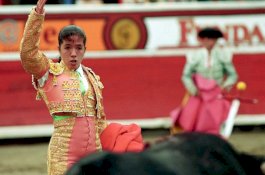 Video: Momen Mengerikan Saat Matador Wanita Diseruduk Banteng