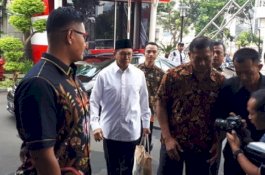 Penuhi Panggilan KPK, Menag Lukman Bawa Tentengan
