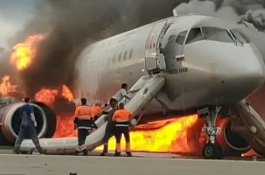 Video Dramatis: Co-pilot Naik Kembali ke Pesawat yang Terbakar untuk Selamatkan Pilot