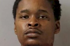 Polisi Datang, Pria Ini Sigap Ambil Heroin dari Anusnya Lalu Menelannya