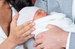 Ini Foto Pertama Bayi Pangeran Harry dan Meghan, Sayang Namanya Masih Rahasia