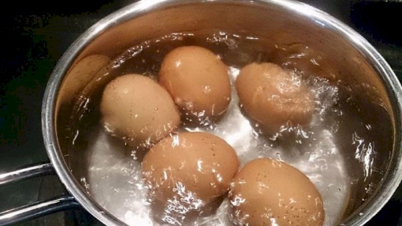 Air rebusan telur.