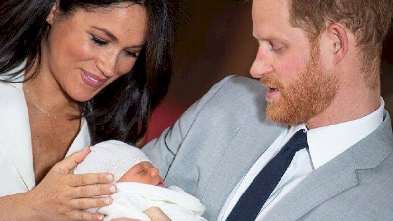 Pangeran Harry dan Meghan Markle bersama bayi mereka Archie Harrison Mountbatten-Windsor. (Foto: Fox News)
