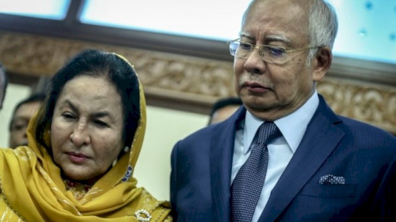 Najib Tun Razak (kanan), bersama istrinya, Rosmah Mansor.