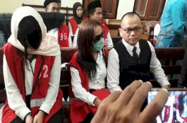 Pemesan Artis VA Bikin Bingung, Polisi Bilang Berambut Putih, Terdakwa Sebut Botak