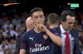 Minta Fans Valencia Diam, Mesut Ozil Jadi Bulan-bulanan Warganet