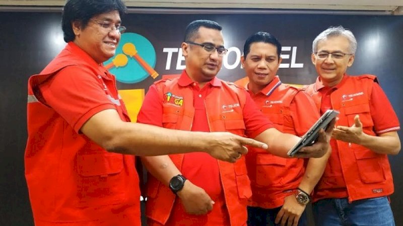 Petinggi Telkomsel mengecek trafik layanan data Telkomsel saat Ramadan dan jelang Idulfitri.