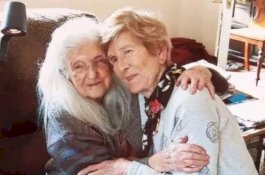 Mencari Sejak Remaja, Wanita 81 Tahun Pertama Kali Bertemu Ibunya yang Berusia 103 Tahun