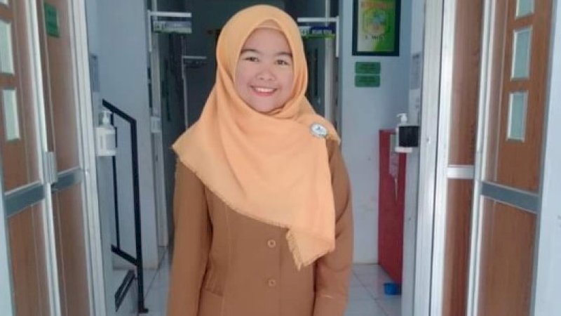 Neneng Kharisma semasa hidup.