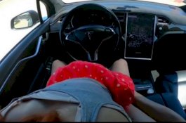 Heboh Video Porno saat Autopilot Mobil Tesla Aktif, Ini Respons Elon Musk