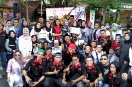 Musisi Makassar Ngamen Galang Dana untuk Iswan Iwan Tompo