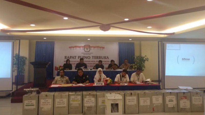 Suasana rekapitulasi di Hotel Grand Asia, Jl Boulevard.