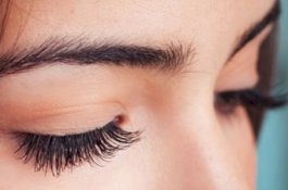 Ladies, Ini Loh 4 Bahaya Suka Mencabut Alis