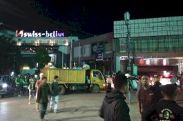 Pengemudi Ojek Online Bentrok dengan Tukang Parkir di Jalan Boulevard Makassar