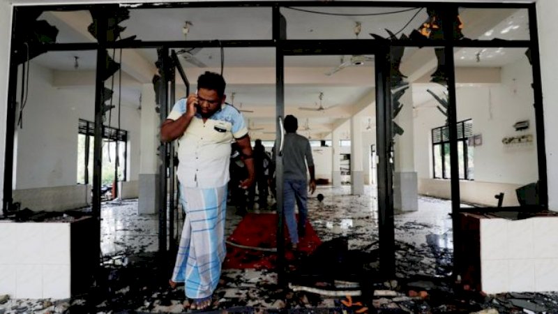 Masjid ini di Kiniyama adalah salah satu tempat yang diserang (Reuters)