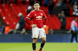 Hanya Karena Uang, Evra Sebut Sanchez Setengah Hati Main di MU
