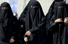 Pria Iran Dilarang Menatap Wanita Selama Ramadan