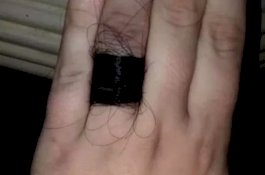 Wanita ini Dilamar Dengan Cincin yang Terbuat dari Helai Rambut Pacarnya