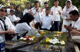 Jelang Ramadan, Ketua DPRD Makassar Ziarah Kubur