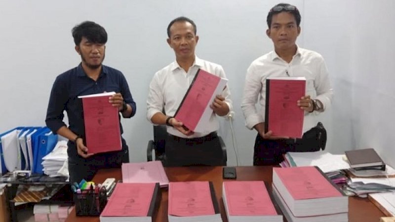Berkas perkara Kota Idaman yang dilimpahkan Polres Gowa, ke Kejaksaan Negeri Gowa.