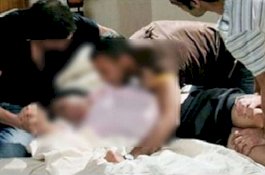 Tiga Pria Perkosa Istri, Dua Pegang Suami Sambil Paksa Menonton