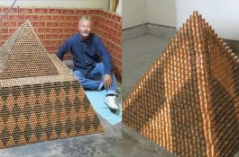 Keren, Pria Ini Bikin Piramida Raksasa dari Uang Koin