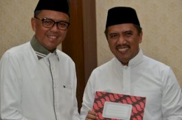 Safari Ramadan ke Maros, NA Serahkan Bantuan untuk Pembangunan Masjid