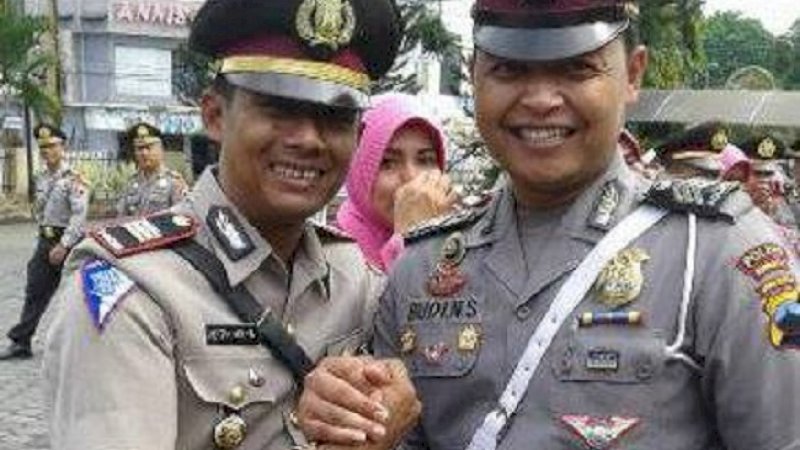 AKP Aditia Mulya Ramdhani (kiri)