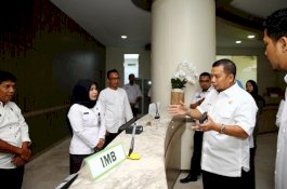 Kunjungi DPM PTSP, Pj Wali Kota Makassar: Pelayanan Harus Lebih Baik Lagi