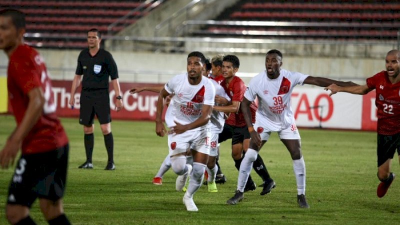 Aksi para pemain PSM saat menaklukkan Lao Toyota 3-0.