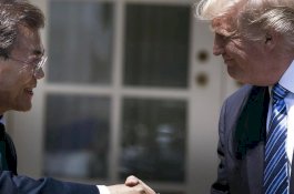 Trump Akan Bertemu Presiden Korsel untuk Bahas Denuklirisasi Korut