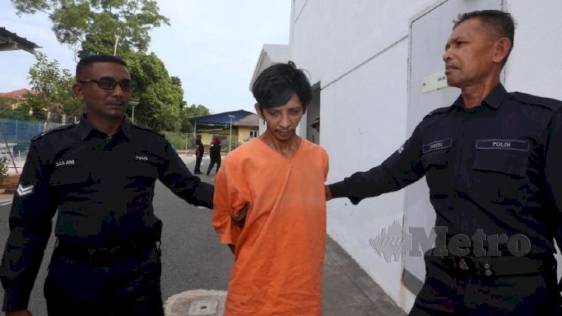 Muhammad Khairil Nawi (tengah)