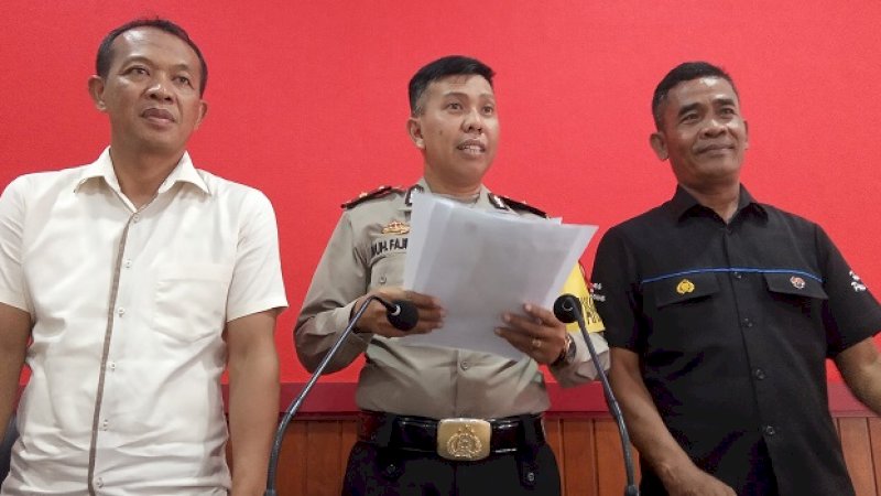 Penyidik Sat Reskrim Polres Gowa mengumumkan Daftar Pencarian Orang (DPO) terhadap dua orang yang terlibat dalam kasus "Kota Idaman" di Kecamatan Pattalassang, Gowa.