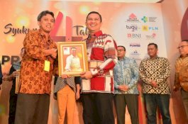 Devo Khaddafi Raih Penghargaan 50 PR Pilihan Indonesia