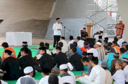 Pemkot Makassar Berbagi Bersama Anak Yatim dan Kaum Duafa di Karebosi