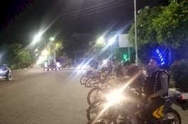 Cegah Kejahatan Malam, Polres Sidrap Gelar Blue Light Patrol