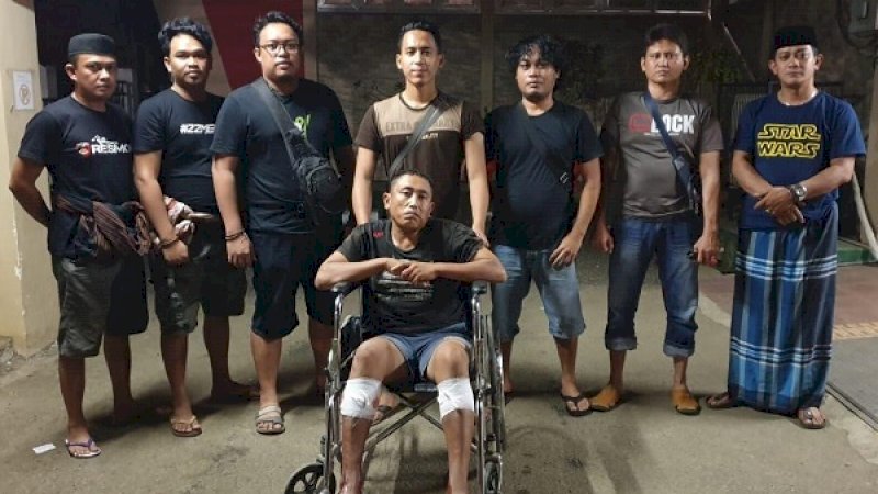 Pudding naik kursi roda, setelah dua kakinya tertembus timah panas saat hendak lari.