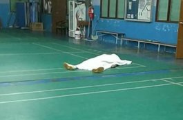 Video Detik-detik Pria Johor Meninggal Saat Main Bulu Tangkis