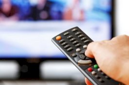 Ini Hukum Menonton Tayangan Infotainment Saat Puasa