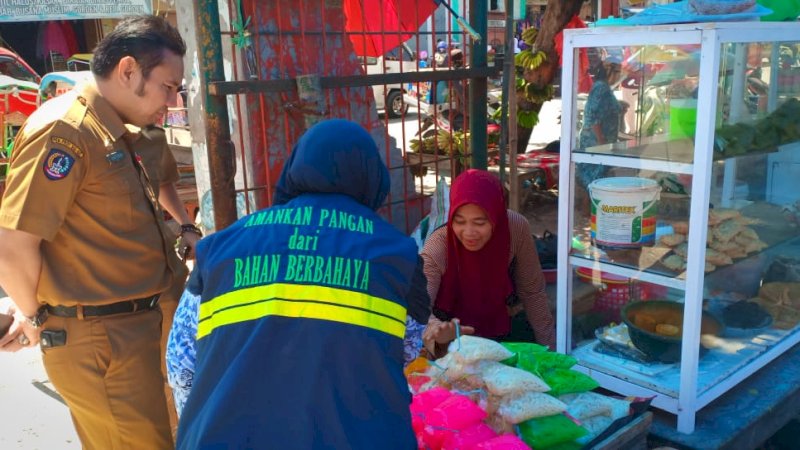 Ramadhan, Dinkes Bantaeng Lakukan Pemeriksaan Takjil di Pasar
