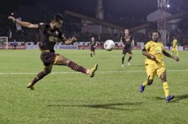 Babak Pertama, Zulham Zamrun Bawa PSM Unggul 1-0 Atas Semen Padang
